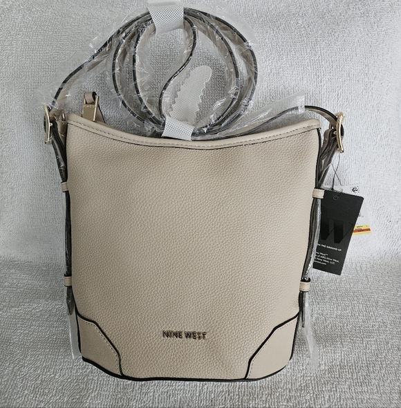 Nine West Handbags - Nine West Brooklyn Crossbody Bucket Bag